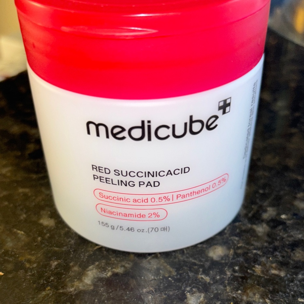 Medicube Red Succinic Acid Exfoliating Pads